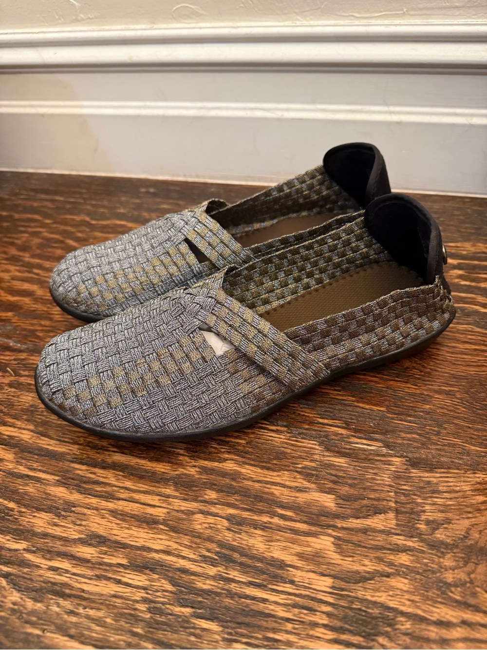 Bernie Mev Margo Silver Gold Slip-On Flats Comfort Shoes - Womens US Size 7 NEW